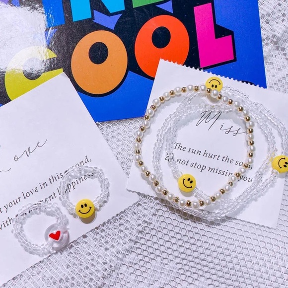 Korean Cute Sunflower Smile Clear Acrylic Beaded Adjustable Bracelet Set of 3 - Picture 2 of 3